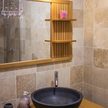 La Tour Cachee Oda ve Kahvaltı Mortain-Bocage