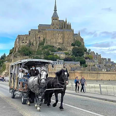 La Tour Cachee Oda ve Kahvaltı Mortain-Bocage