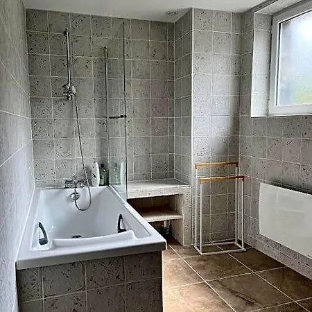 Oda ve Kahvaltı La Tour Cachee *