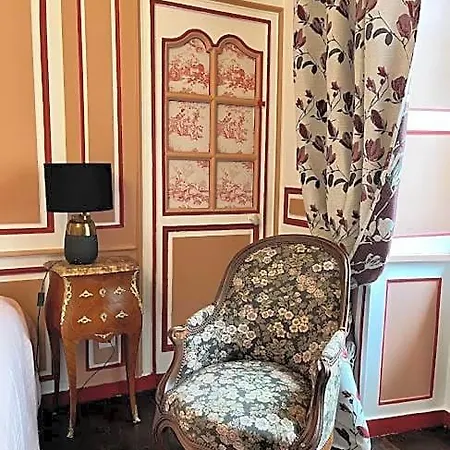 La Tour Cachee Oda ve Kahvaltı
