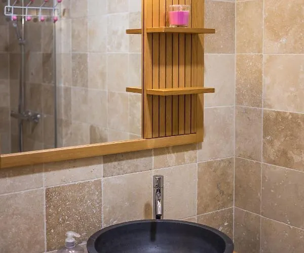 La Tour Cachée Bed & Breakfast Mortain-Bocage