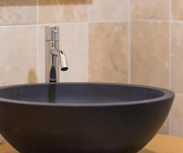 La Tour Cachée Bed & Breakfast Mortain-Bocage