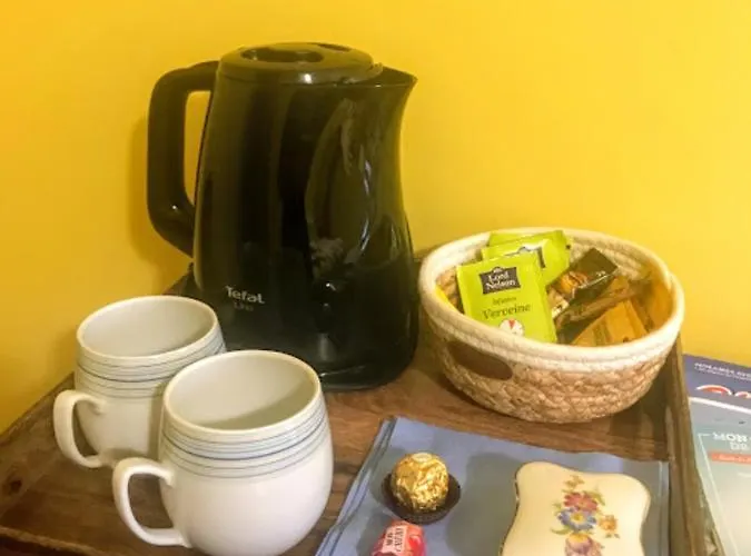 La Tour Cachée Bed & Breakfast *