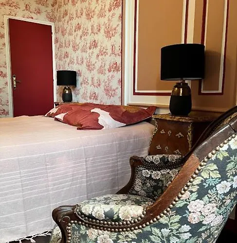 La Tour Cachée Bed & Breakfast *