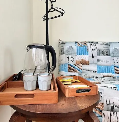 La Tour Cachée Bed & Breakfast *